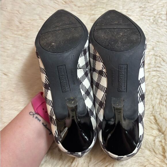 Comfort Plus by Predictions Black and White Houndstooth Heels - Picture 5 of 9